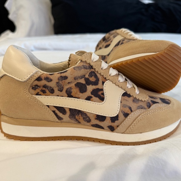 Dolce Vita Notice Sneakers - Picture 5 of 5